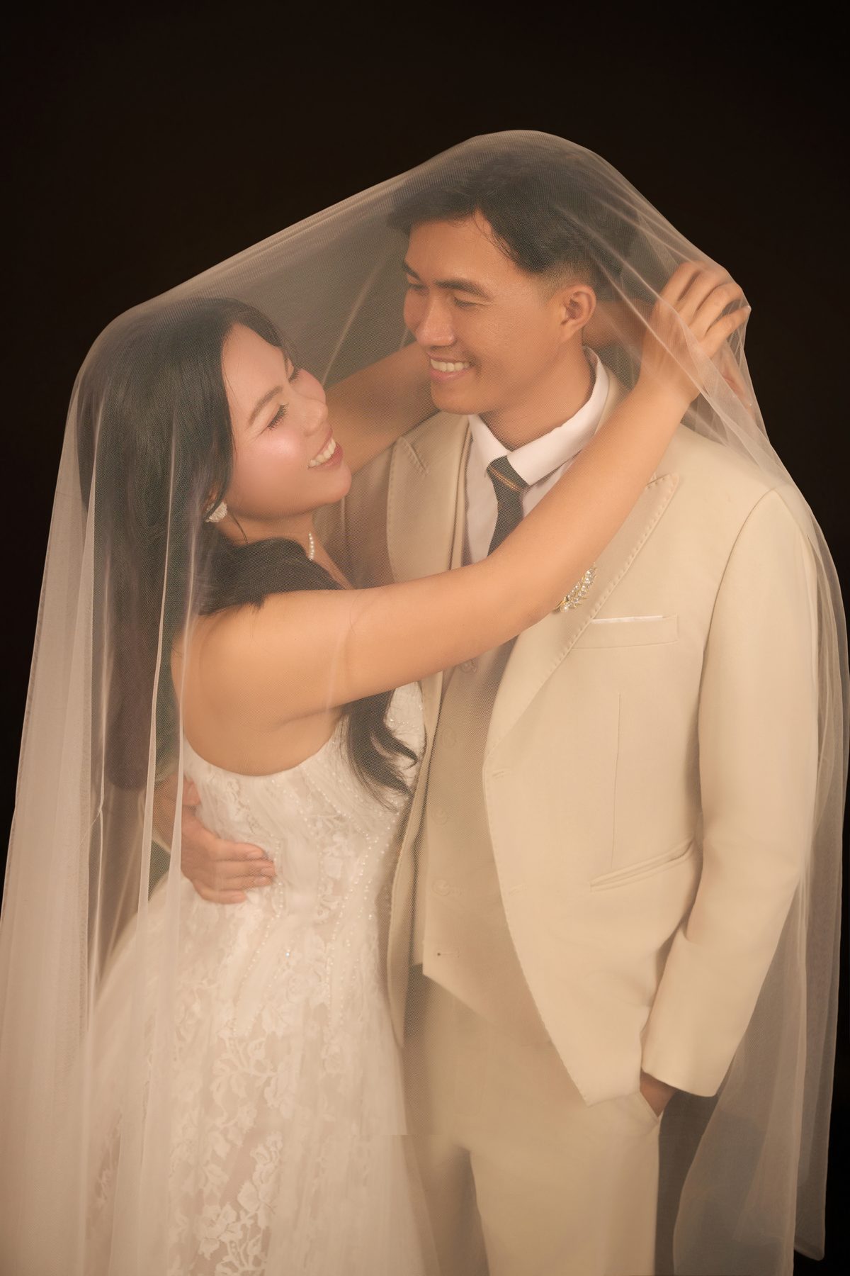 E Ấp Dưới Làn Sương Mờ & Khăn Voan