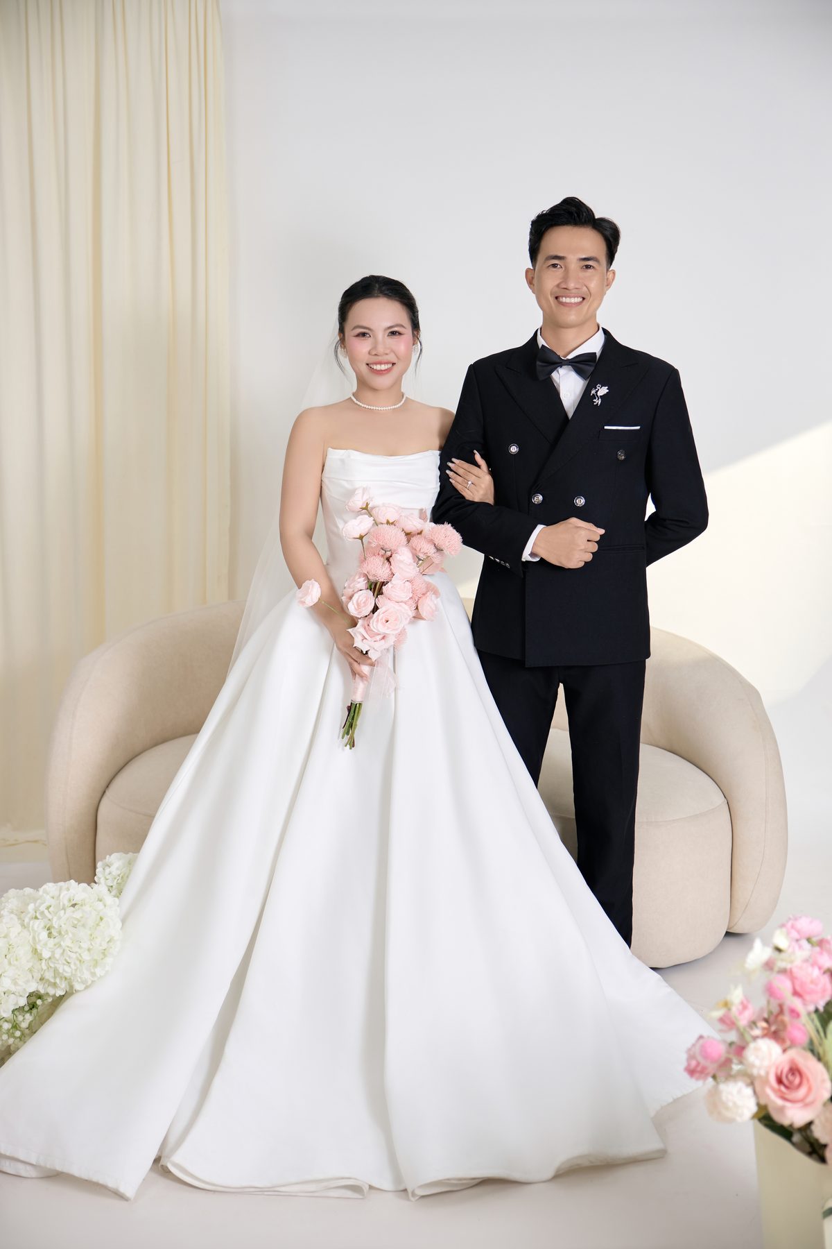 Thành Tân Tuxedo Đen & Mỹ Nhung Váy Công Chúa