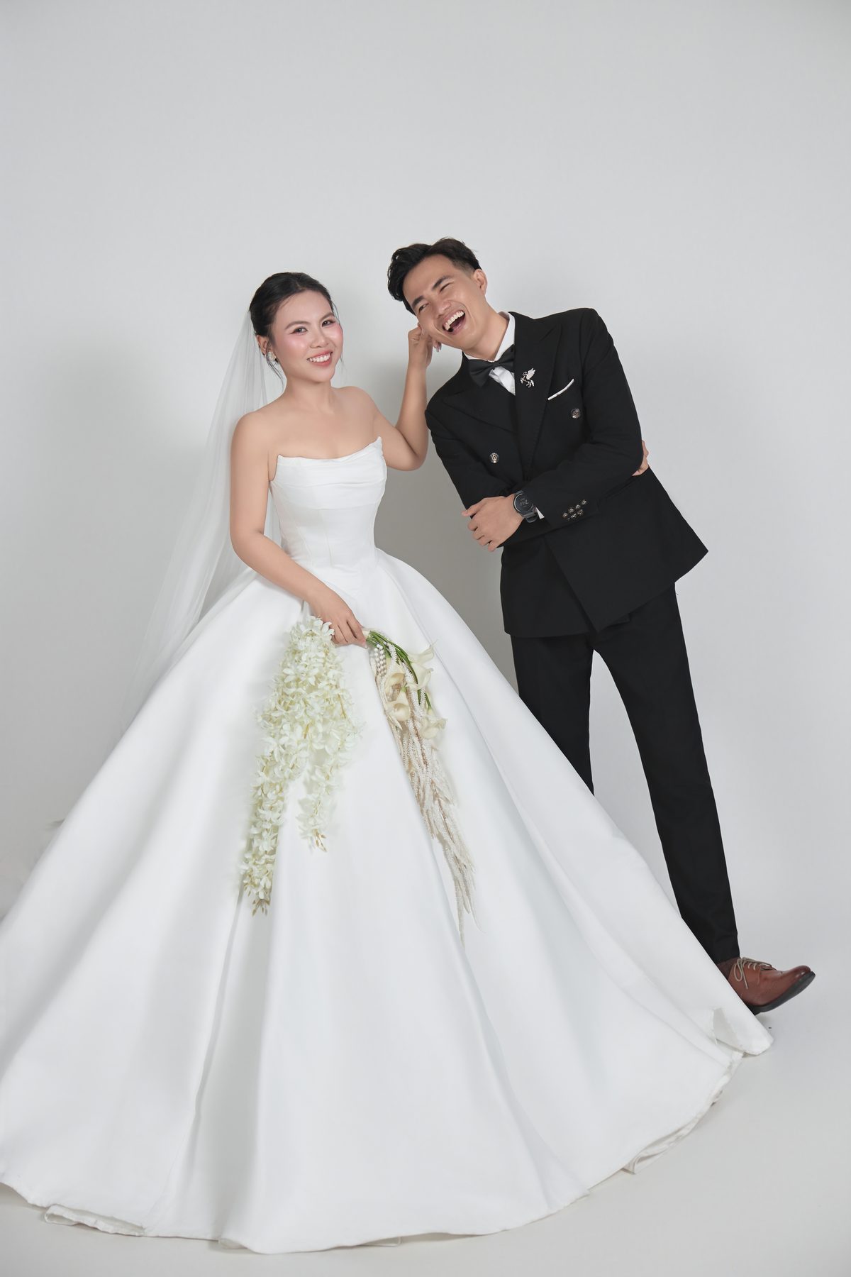 Duyên Dáng Trong Sắc Trắng Tinh Khôi